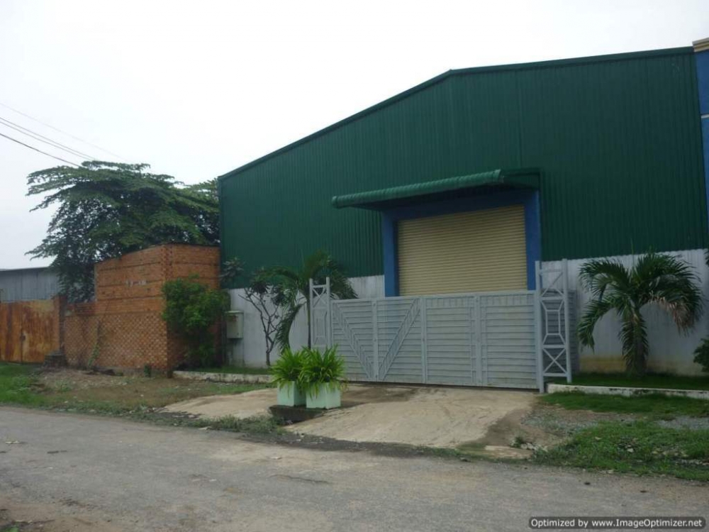 can cho thue nha xuong 1400m2 tai thi xa thuan an